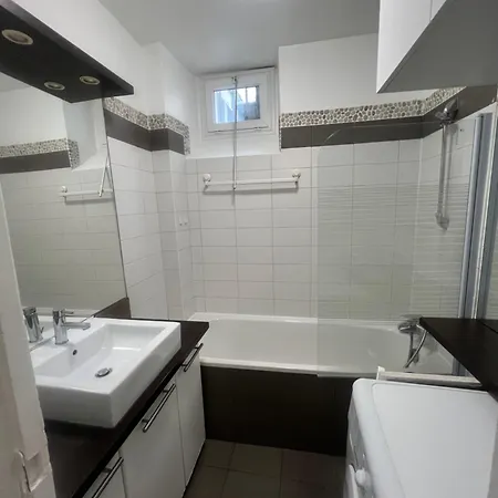 아파트 Rue Cambaceres 75008 *