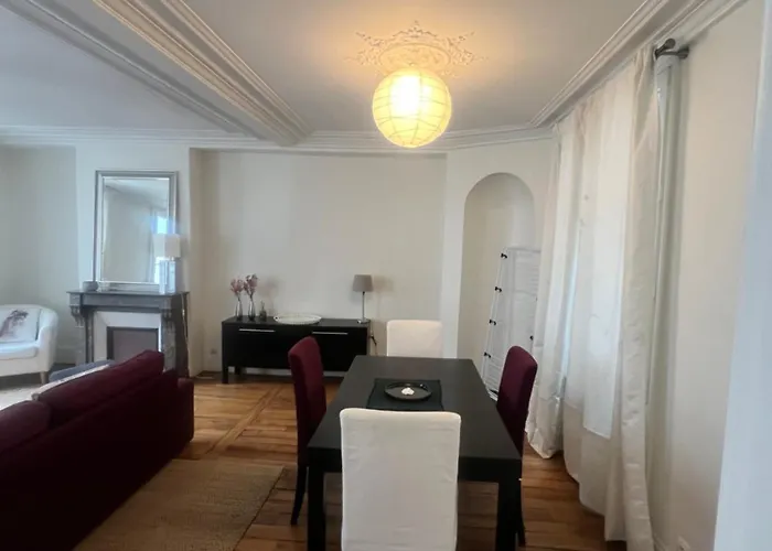 Rue Cambaceres 75008 아파트